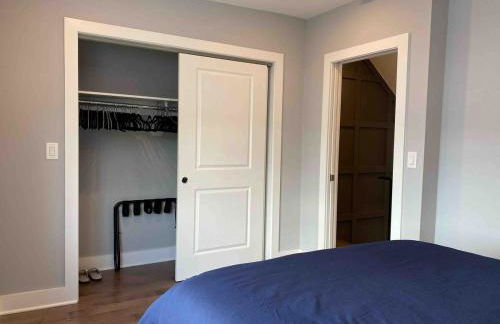 Luxe Penthouse with Private Parking & Rooftop w TV - Foto 15