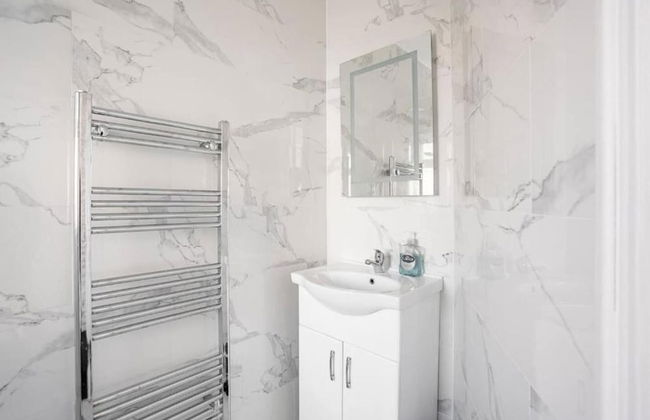 1 Bed-sleeps 4-free Parking-30 Min to Central Ldn - Photo 11