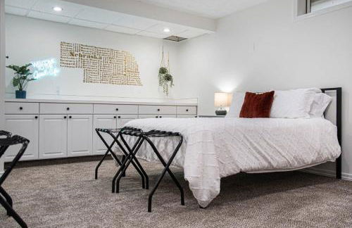 Cozy & Elegant Gem Fenced Yard BBQ & Games - Foto 39