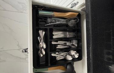 Spacious Modern 3 Bed Home Near Batley Train Station with Free Parking - Foto 15