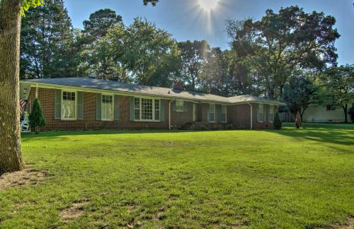 Charming Florence Getaway with Fireplace and Grill! - Foto 27