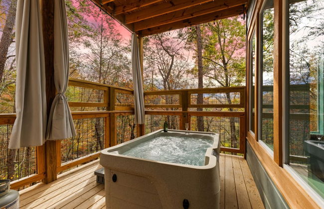 Romantic Cabin Retreat By Ghosal Luxury Lodging - Photo 16