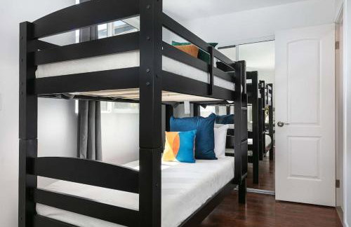 Enjoy Stylish 3BR Apt Sleeps 6 with Free Parking - Foto 14