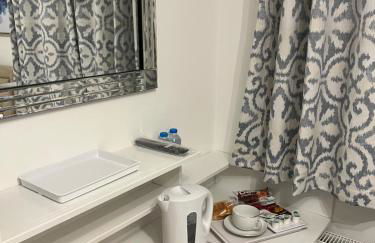 TJ Homes - One double bed room with garden view - Next to tube station - Foto 7