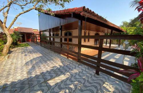 Ampla casa em condomínio a 300mt da praia - Foto 25