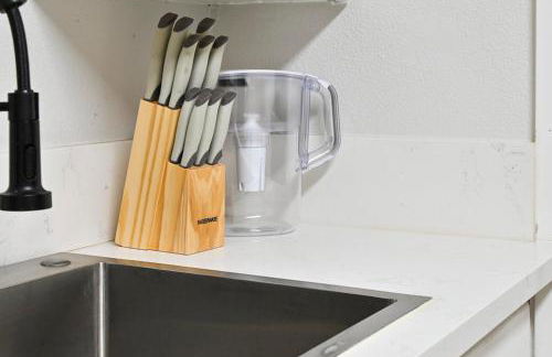 Relaxing Cozy Back House with Backyard - Foto 39