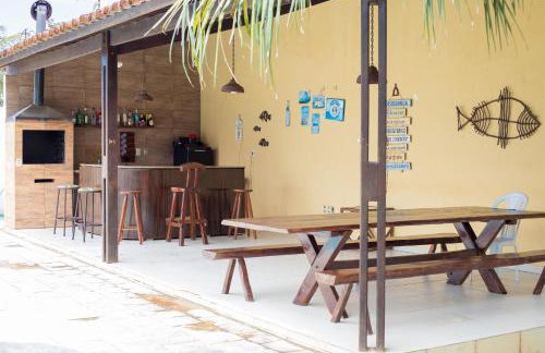 casasveraneio , Barra de são Miguel casa com 4 quartos sendo 2 suítes,todos com ar condicionado, 300 m da praia, 5 minutos praia das conchas e 10 do gunga! Área de lazer com piscina de 10 m churrasqueira e freezer!a melhor! - Foto 3