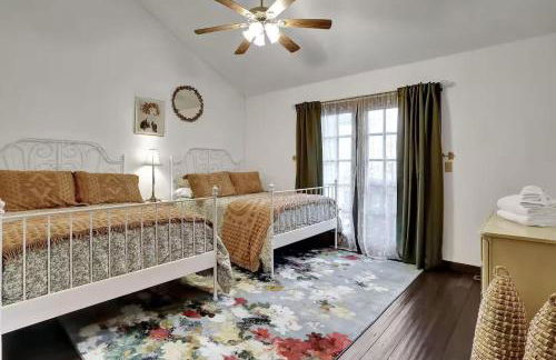 5 Bedroom Suites Hot Tub Jacuzzi Tub & Game Room - Photo 34