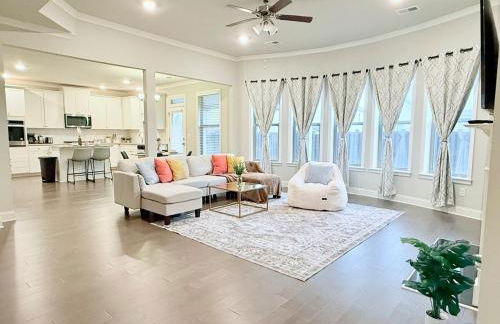 Luxury 5 Bedroom 4 bath open kitchen living room - Foto 1