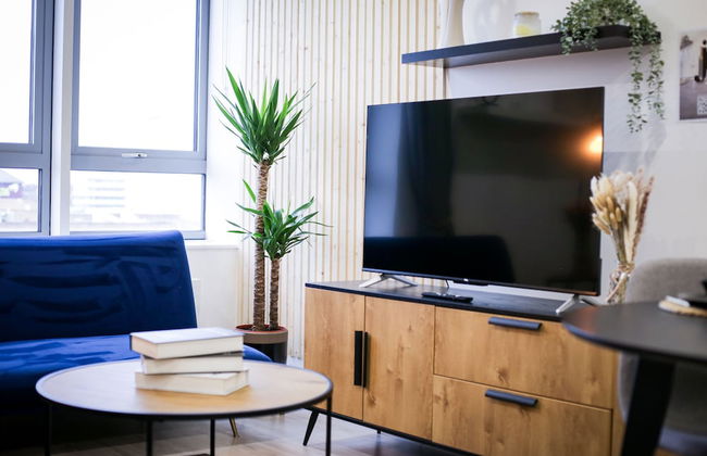 Cozy Luxury City Apartment in Central Bracknell - Photo 9