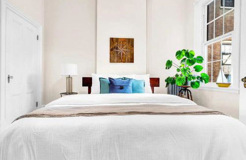 Local Landmark - Gorgeous Historic Home - Foto 8