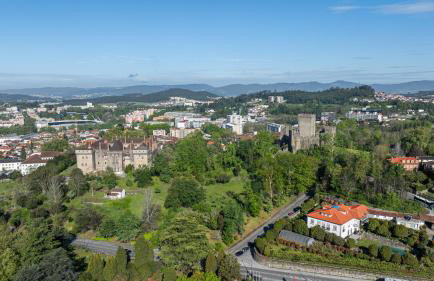 Castelo Point - 2BR Luxe Apartment in the Heart of Guimarães - Foto 24
