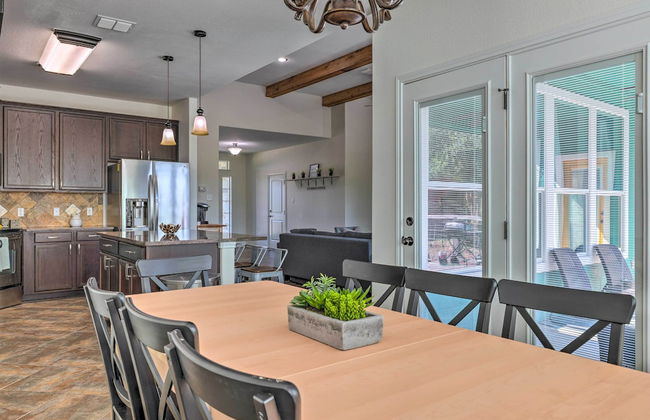 Gorgeous Luxury Home With Hot Tub Just 3 Miles to Dtwn! - Foto 28