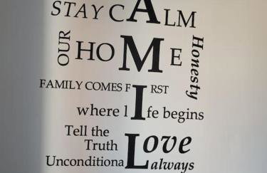 Spacious 5 Bedroom 11 Guest Family House in Horsham - Photo 29