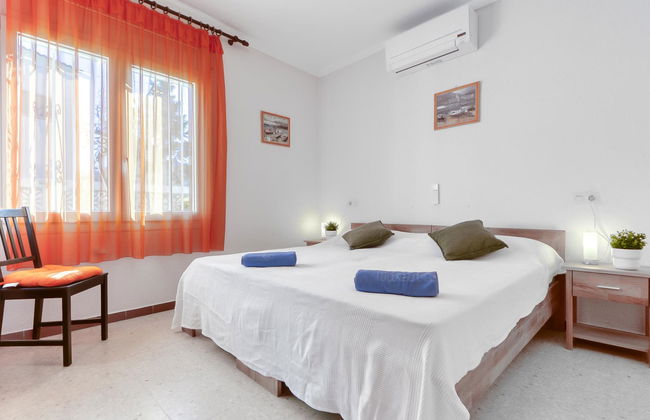 2 bedroom House in Castelló d'Empúries with garden and terrace - Photo 4