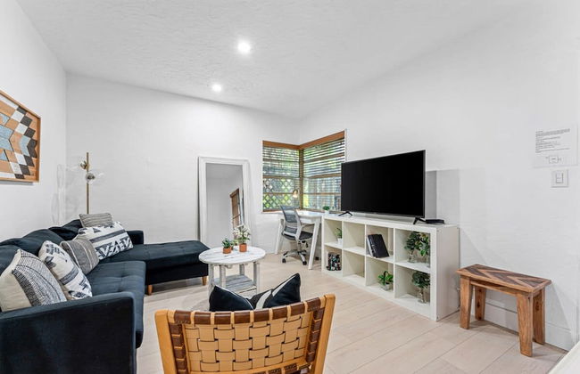 Beautiful Apt in Victoria Park Las Olas Blvd - Photo 2