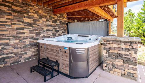 Hot Tub and Scenic Views at The Bailey Lodge - Foto 3