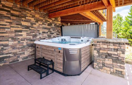 Hot Tub and Scenic Views at The Bailey Lodge - Foto 3