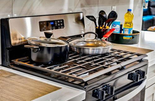 Spacious 6BR Stay with Parking and Near DTLA - Foto 20