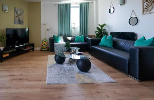 Stylish 2-Bed Apartment, Free Parking, Walk to Hospital & Uni - Foto 14