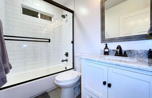 King Bed-Private Yard-Driveway Parking - Photo 24