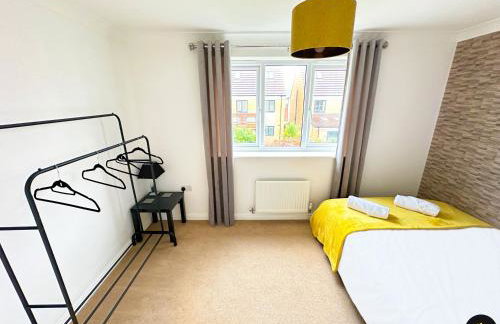 Modern 4 Beds House With FREE Parking - Foto 11