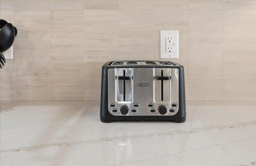 Brand New 4BR house w Patio and skyline views - Foto 16