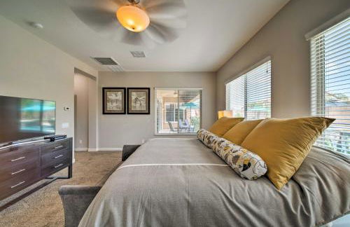 Hot Tub and Putting Green Home in Surprise - Foto 11