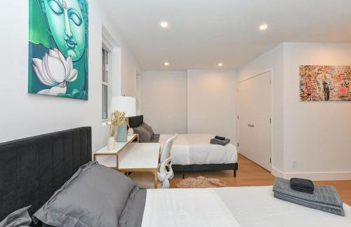 Sophisticated 3 Bedroom Duplex in the Heart of Midtown - Photo 21