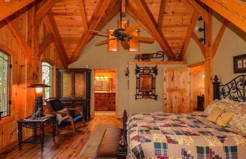 Luxury Riverfront Lodge - Sleeps 12, VIEWS, Fireplaces, Dogs OK - Photo 29