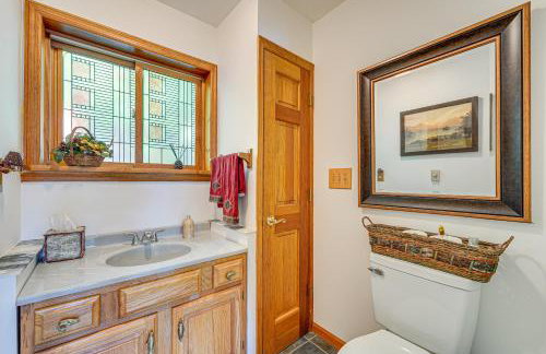 Waterfront Lake George Lodge with Boat Dock and Deck! - Foto 23