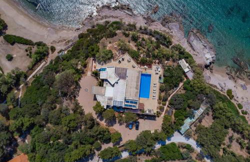 Black Diamond Beachfront Pool Villa Pasithea in Sounio, Athens - Foto 1