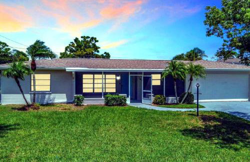 Venice Pool BBQ Mini Golf 3BR 2BA Sleep 12 - Photo 60