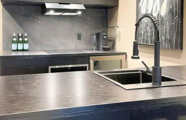 Luxury Warehouse District Condo - Foto 11