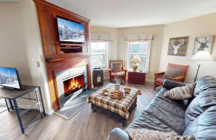 Lux Stay USA Ballhooter Twin Gables Ski-InOut Hot Tub - Foto 3