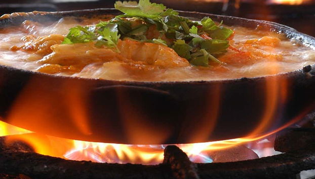 Preparação da moqueca capixaba