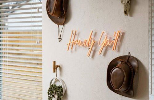 Wild West Disco Haus 2! New Hot Tub, Patio + Gym - Foto 32