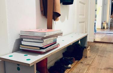 Beautiful Room in Contemporary Altbau ! - Foto 6