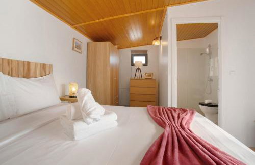 The Yellow House - Photo 26