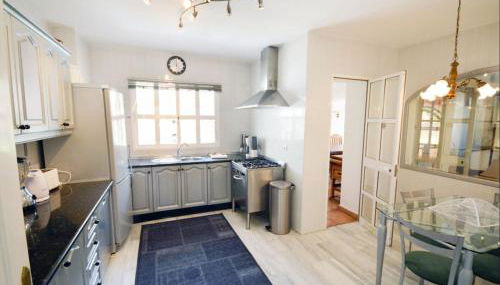 A spacious family villa with heated pool - Foto 3