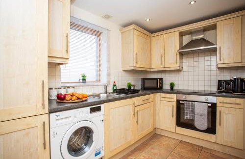 Contemporary 2BR Retreat - Fast WiFi, Smart TV & Steps from Station! - Foto 5