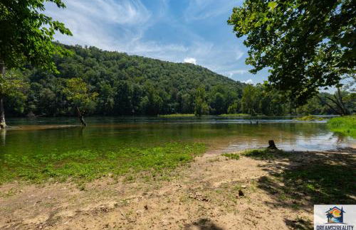 3BR Condo with Lake View - Trout Fishing - Playground - 2 Pools - Stairs Required - FREE TICKETS INCLUDED - PR69-9 - Foto 63