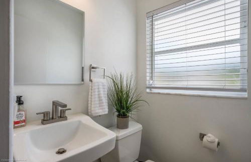 Gorgeous Grove Contemporary Family Home - Foto 54