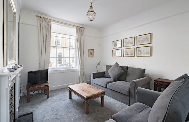 At Home in Chelsea - Photo 18