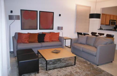 Four Bedroom Townhouse in Regal Oaks at Old Town - Foto 1