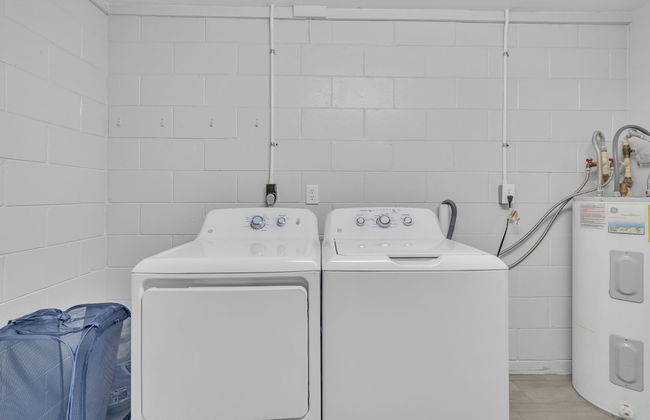 Serenity Retreat: Charming Home Near Attractions! 3 Bedroom Home by RedAwning - Foto 25