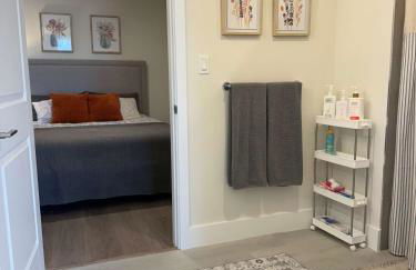 NEW Modern Condo FREE Parking & High Speed Wifi - Foto 21