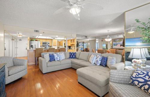 Oceanfront Penthouse #11B by Distinctive Beach Rentals - Foto 15