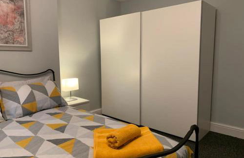 Fantastic Large 2 X Bedroom Flat, Free Parking - Photo 3