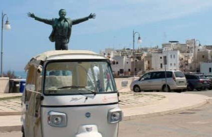 Balade en tuk-tuk dans Polignano a Mare - Photo 1